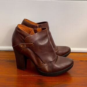 COCLICO leather side zip high heel ankle boots sz 38